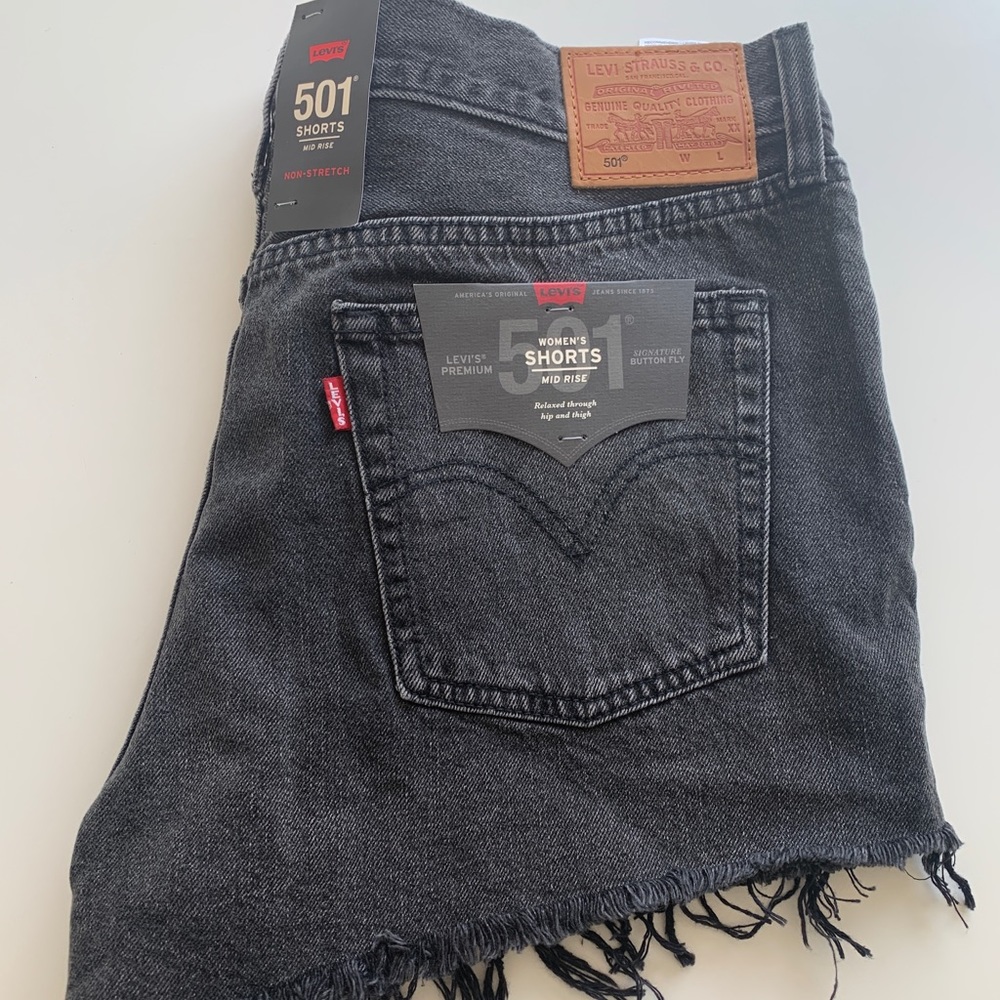 NWT Levi’s 501 cutoff button fly jean shorts